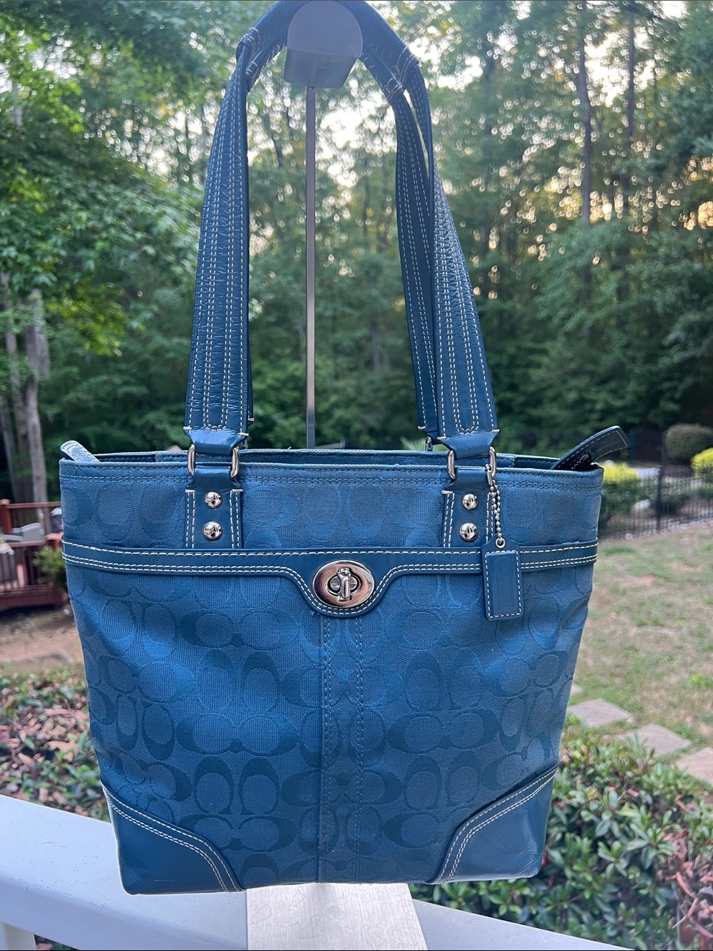 Coach Hampton Signature Turn-Lock  Tote Shoulder Bag EUC F13973
